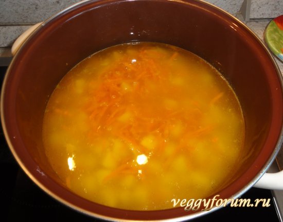 Суп с зеленым горошком и брынзой (фетой)